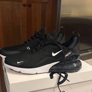 Brand New Never Worn Nike Air Max 270 Black and White Sneakers